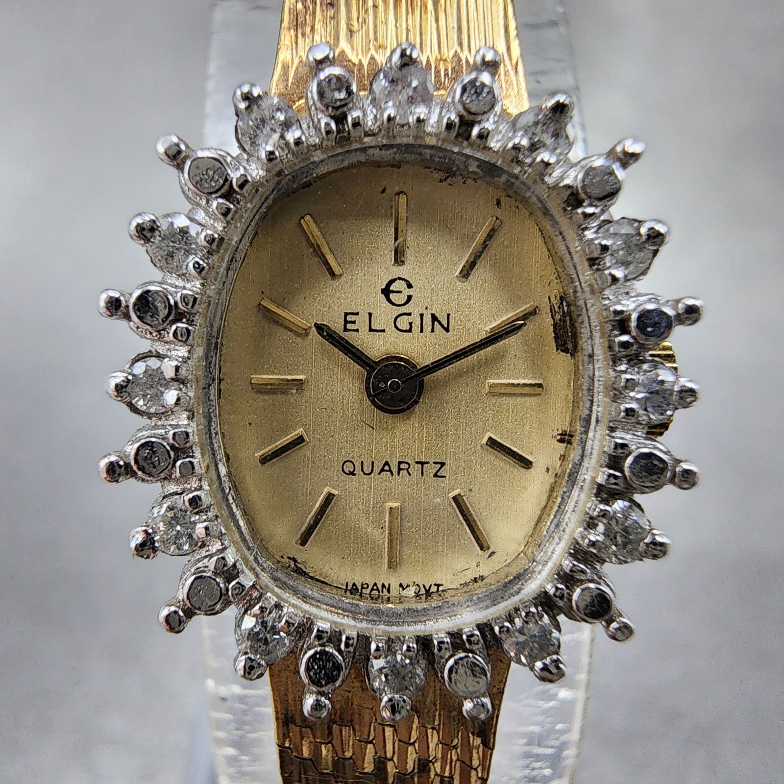 Elgin Watch Women 15mm Champagne Dial Gold Tone Oval Diamond bezel New Battery1