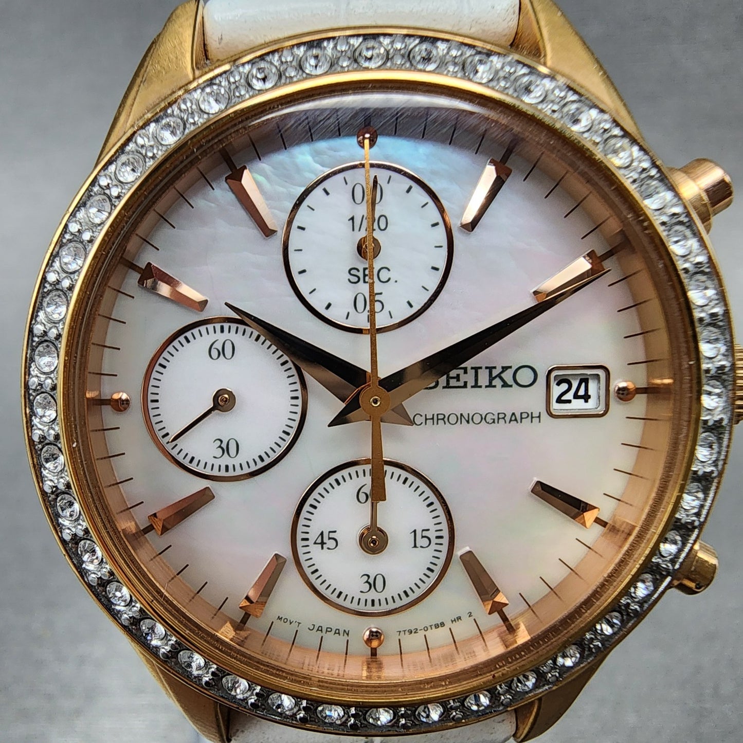 Seiko Chronograph Watch Women 34mm MOP Dial Gold Tone Date 7t920mz0 New Battery1