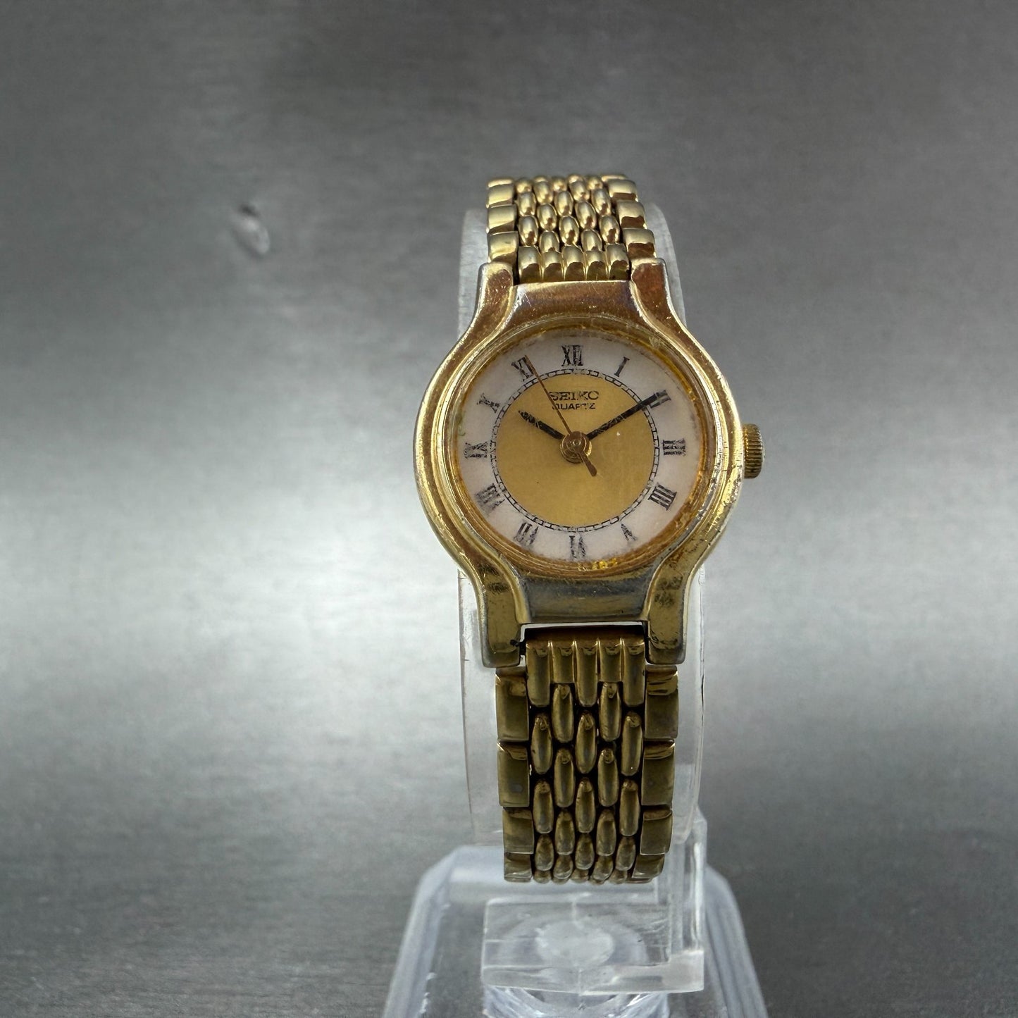 Seiko Watch Women 19mm White Dial Gold Tone Round V401-0289 New Battery JBI75