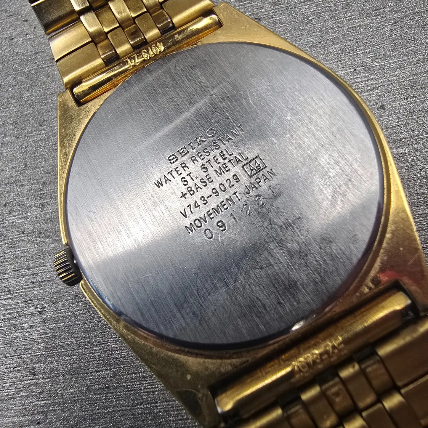 Seiko Watch Men 35mm Champagne Dial Gold Tone Daydate Round V743-9029 New Batt10