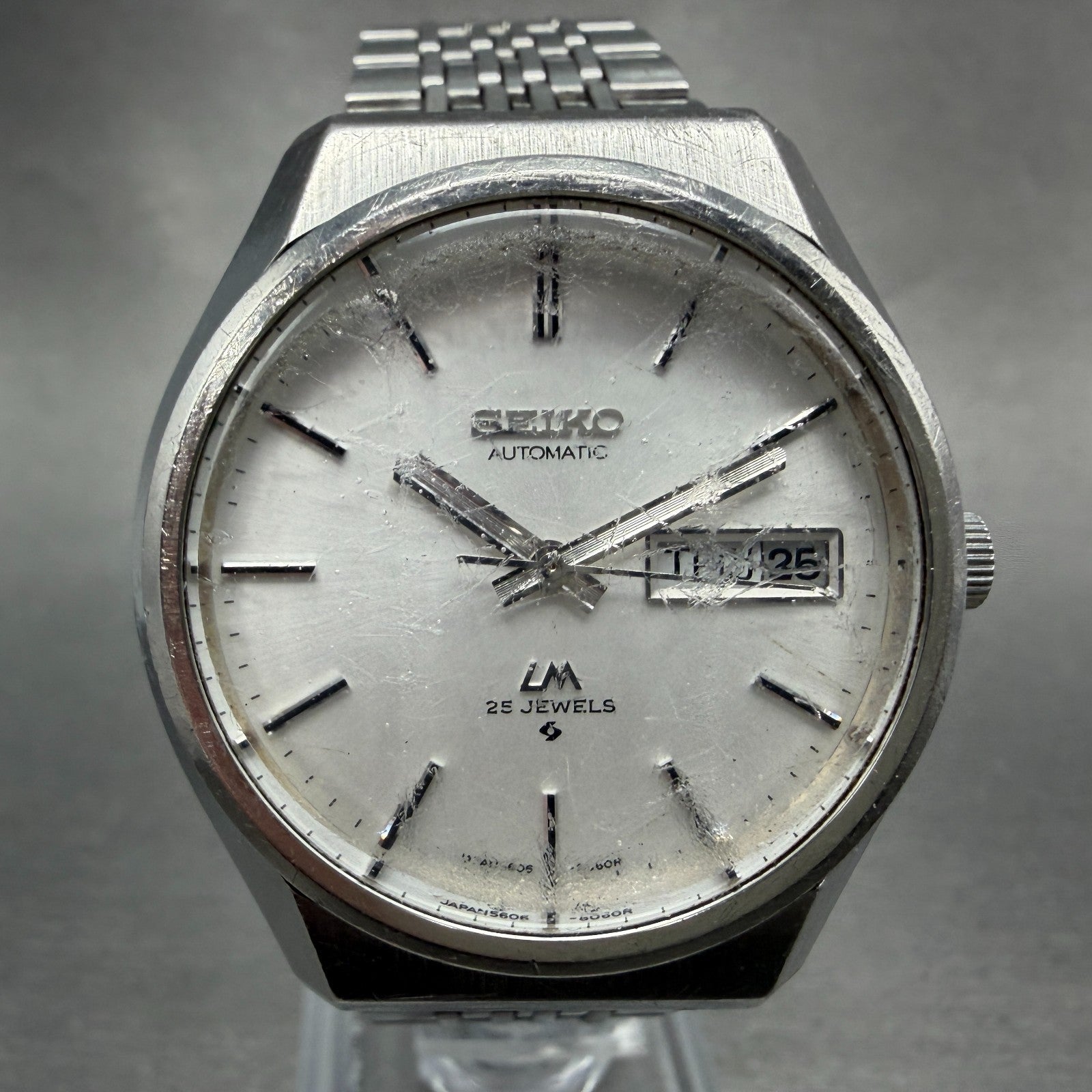 Seiko Lord Matic Watch Men 37mm Silver Dial Silver Tone Daydate 5606-8061 Runs0