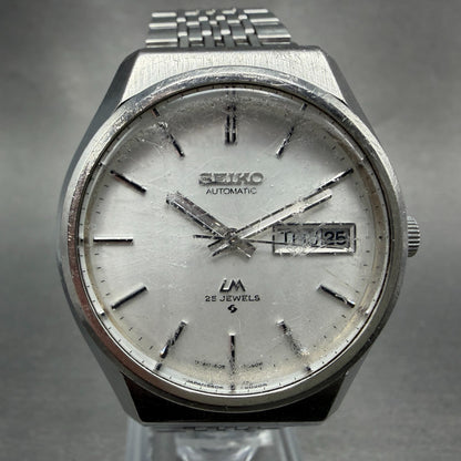 Seiko Lord Matic Watch Men 37mm Silver Dial Silver Tone Daydate 5606-8061 Runs0