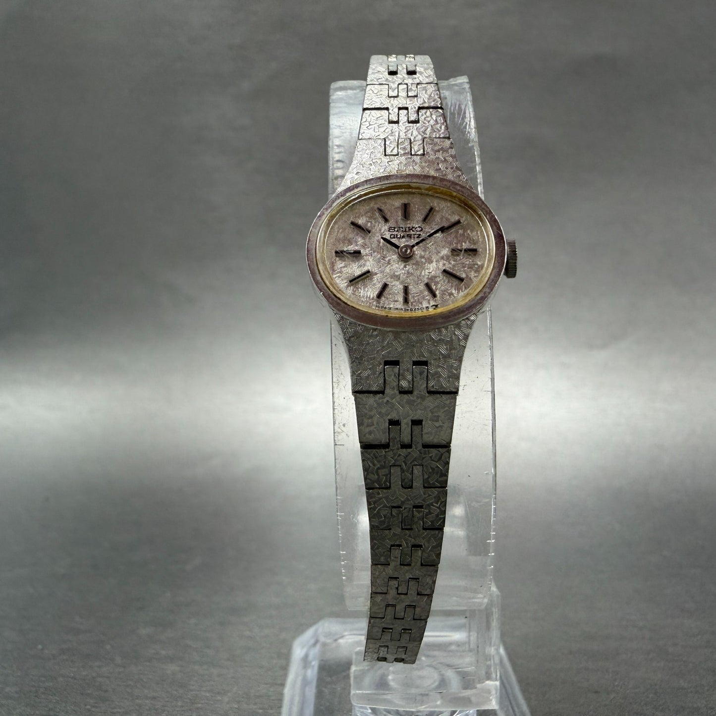 Seiko Watch Women 17mm Silver Dial Silver Tone Oval 1400-7389 New Battery VTG G95