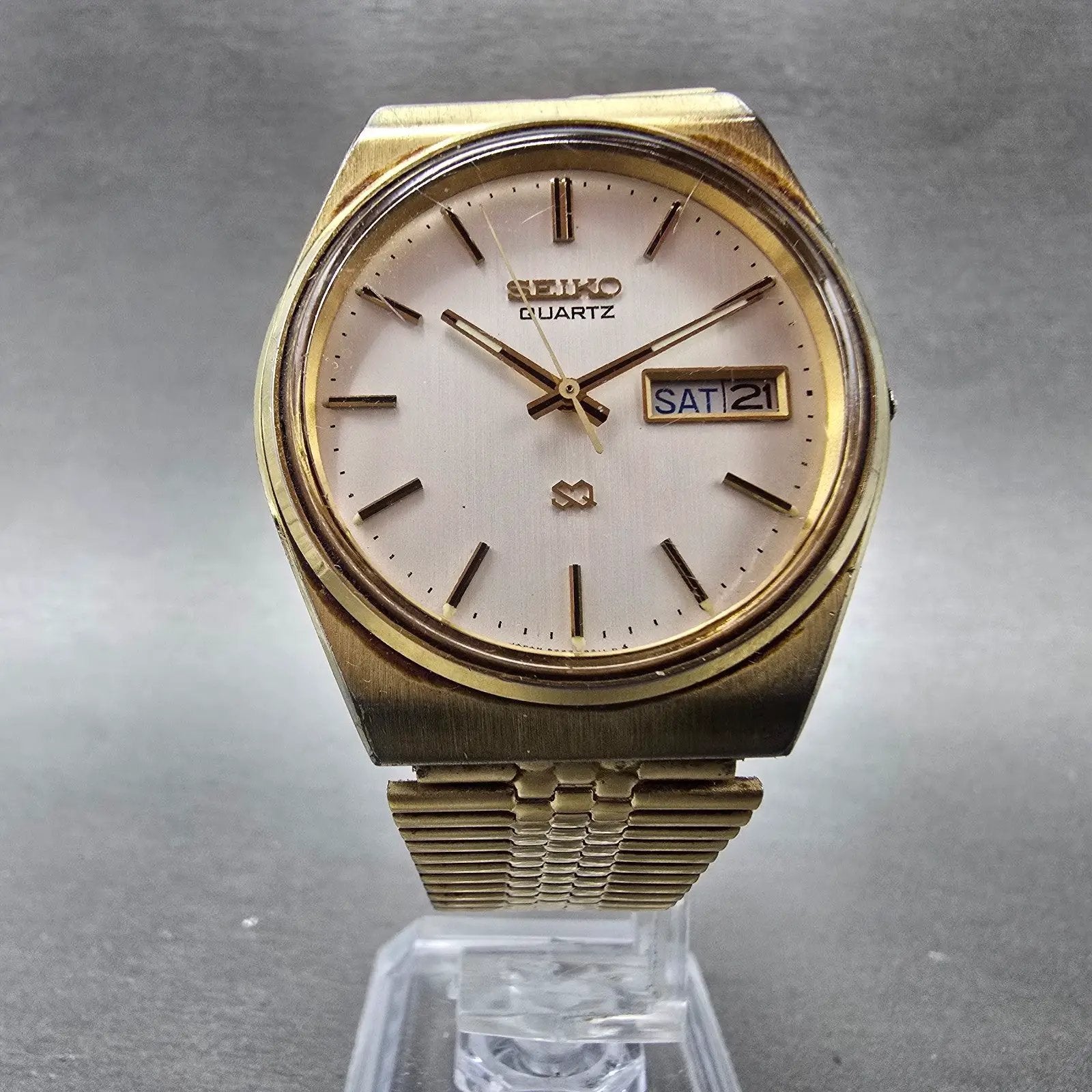 Seiko SQ Watch Men 35mm Silver Dial Gold Tone Daydate Round 8223-8029 PARTS VTGL6