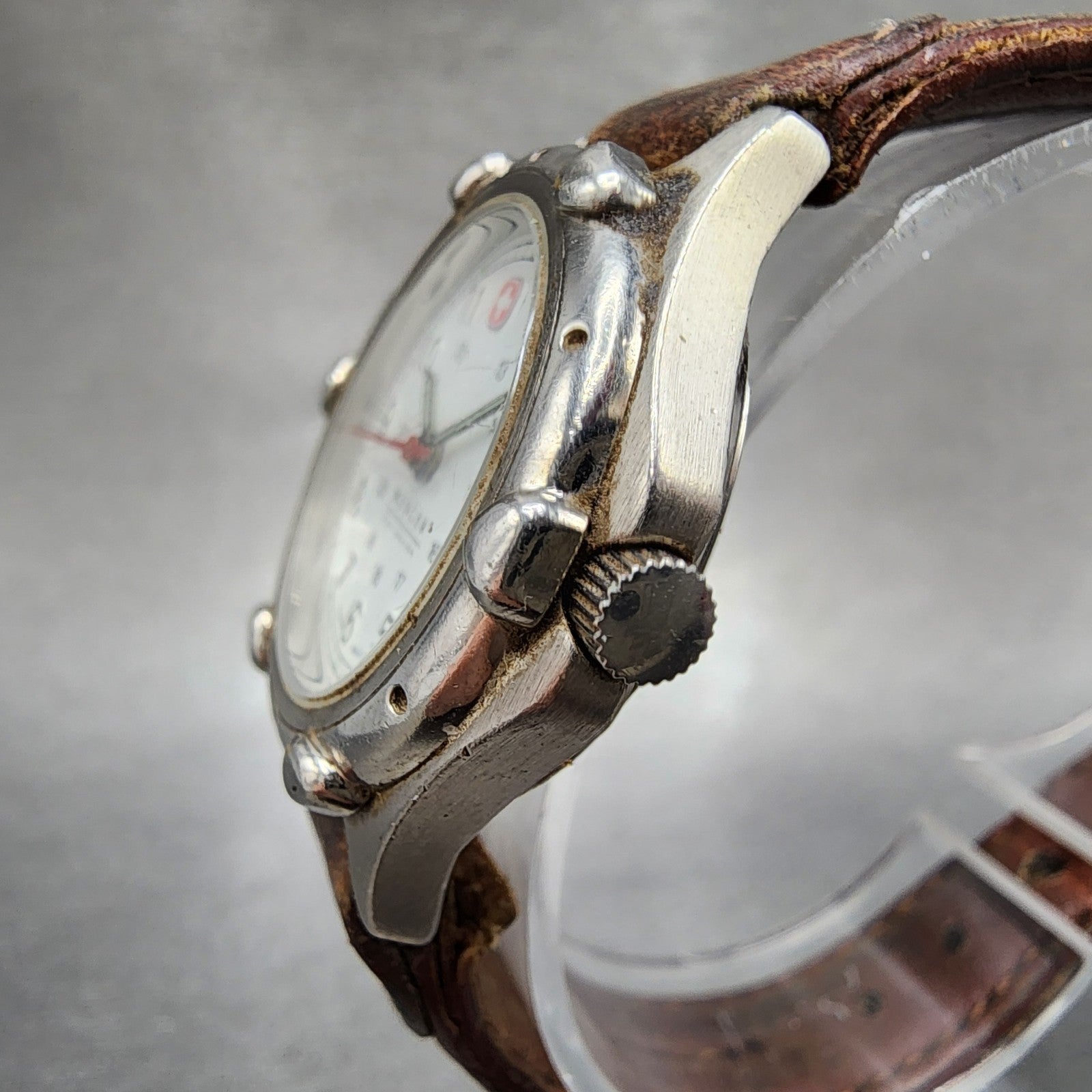 Wenger SAK Design Watch Women 29mm White Dial Silver Tone Date Round New Batt B12
