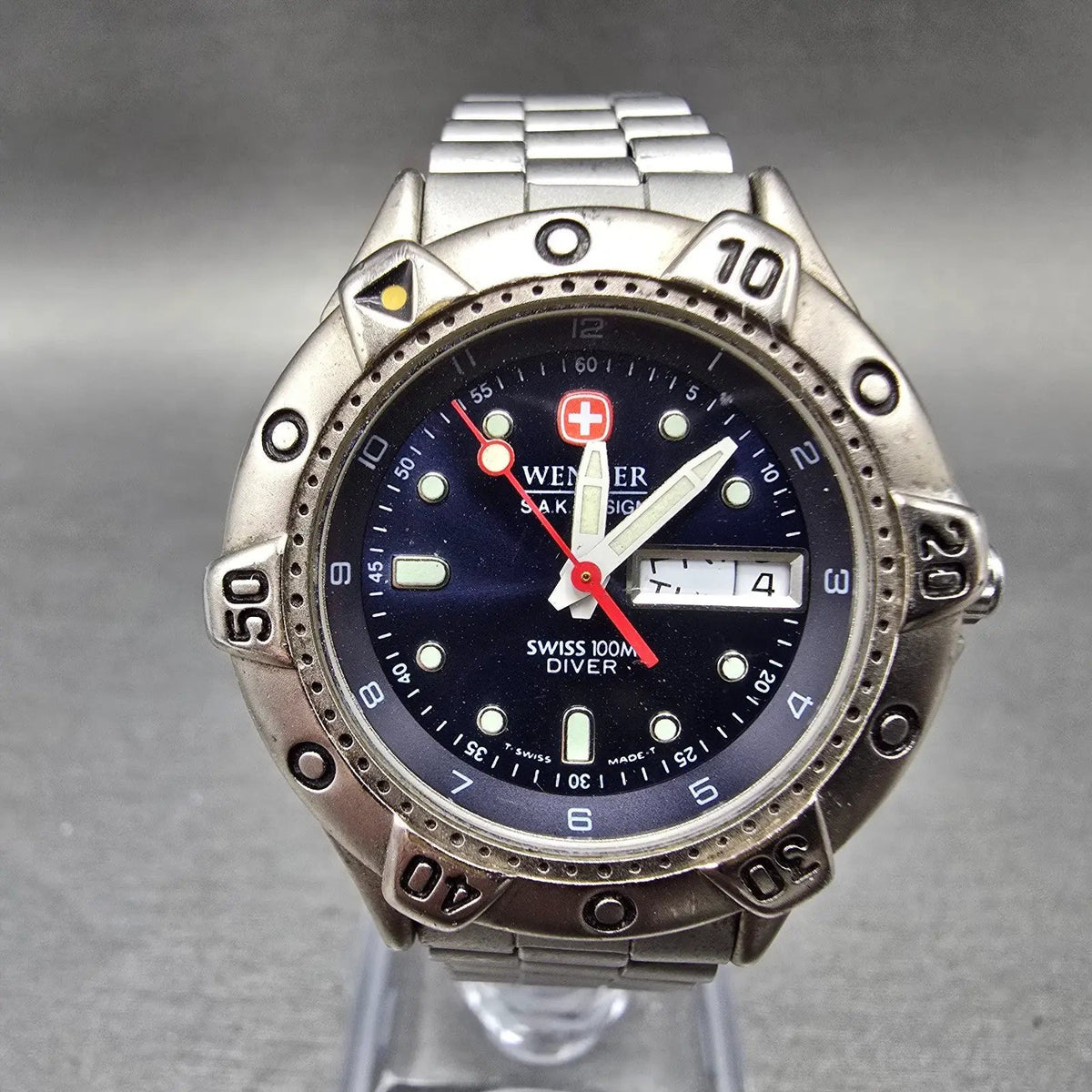 Wenger Dive Watch Women 30mm Blue Dial Silver SAK Design Daydate 091.0650 PARTS0