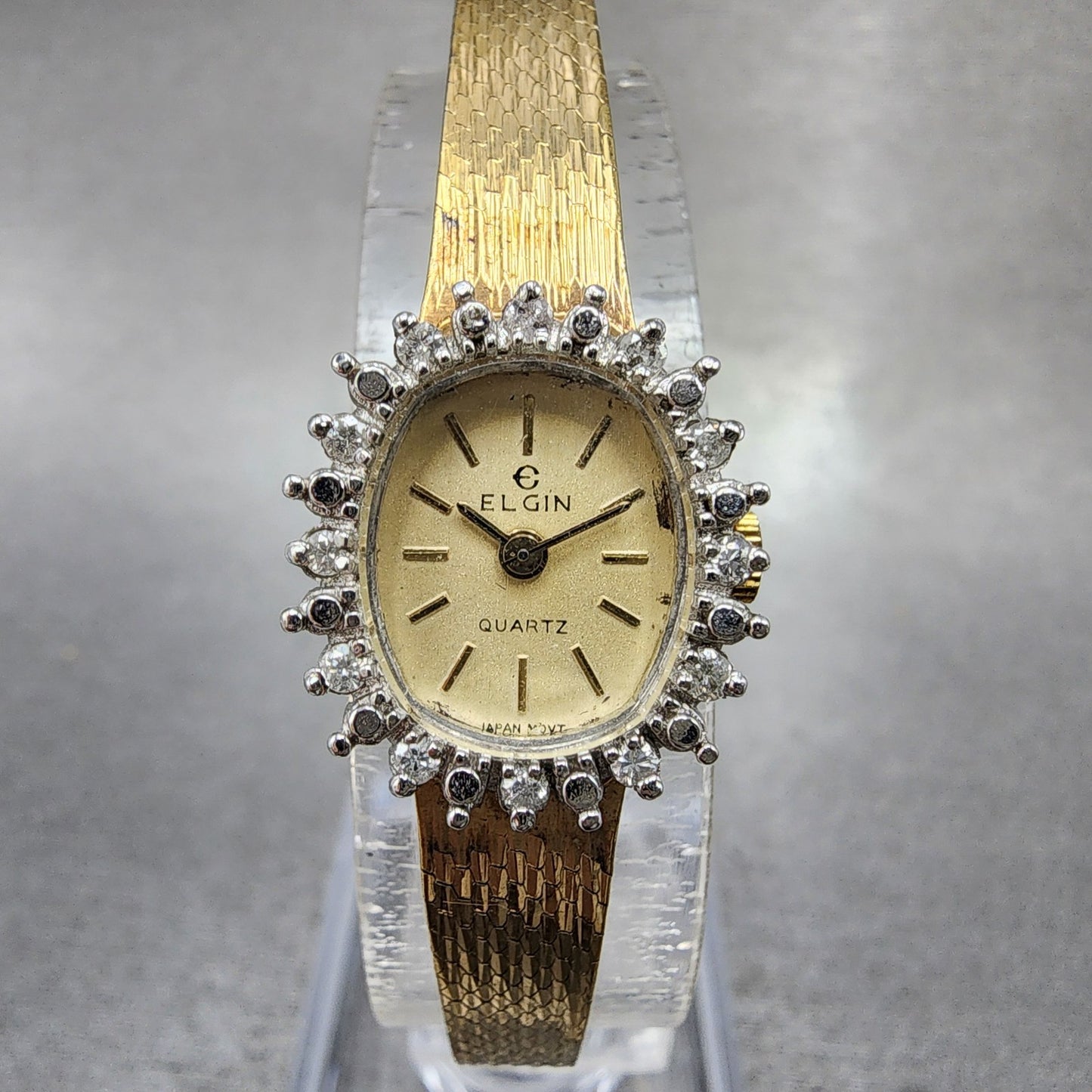 Elgin Watch Women 15mm Champagne Dial Gold Tone Oval Diamond bezel New Battery0