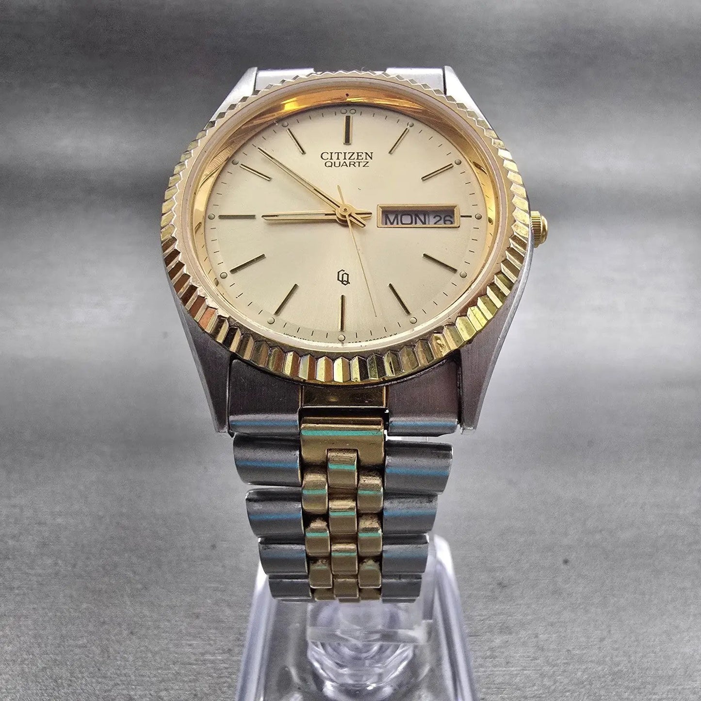 Citizen CQ Watch Men 35mm Champagne Dial Two Tone Daydate 6100-R00405 New Batt5