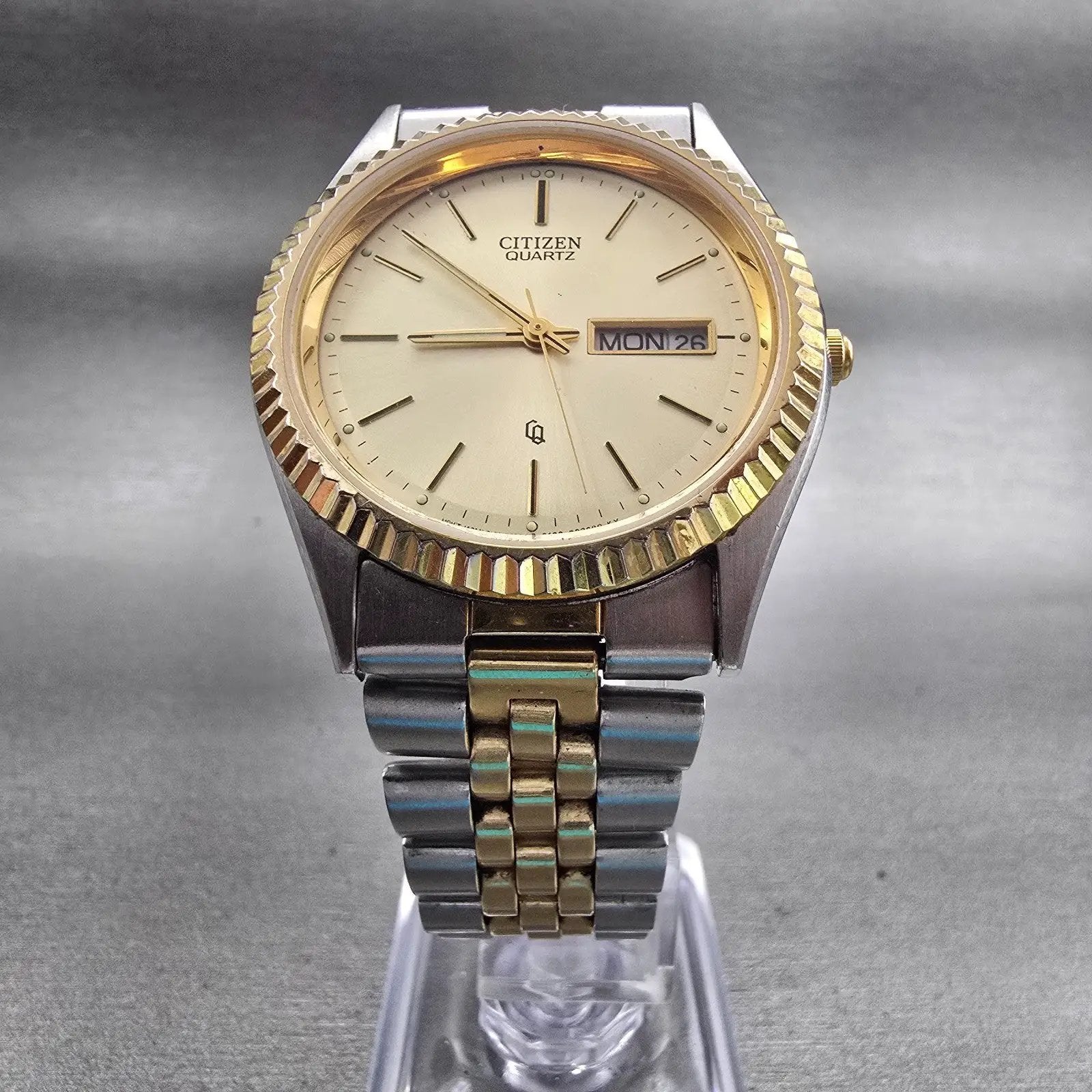 Citizen CQ Watch Men 35mm Champagne Dial Two Tone Daydate 6100-R00405 New Batt5