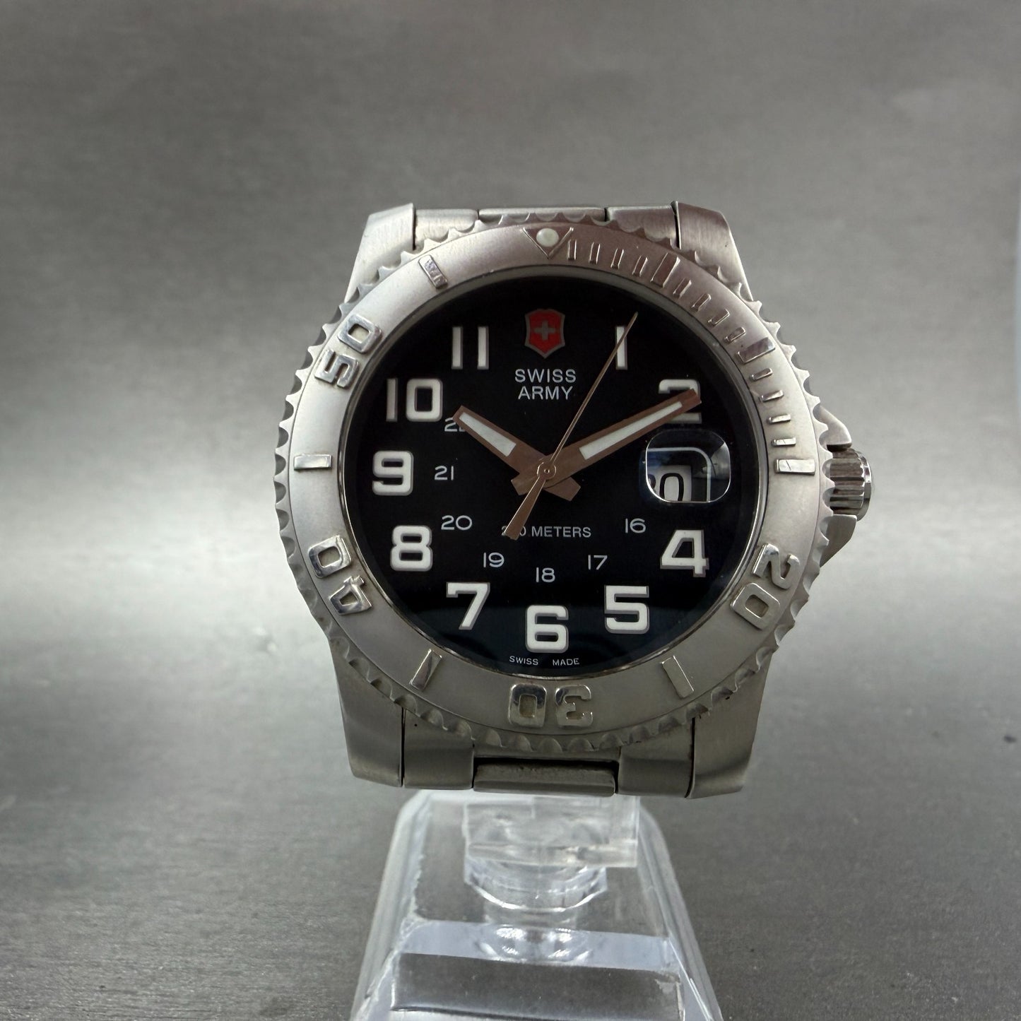Victorinox Swiss Army Maverick II Dive Watch Men 42mm Black Dial Steel Date Runs5