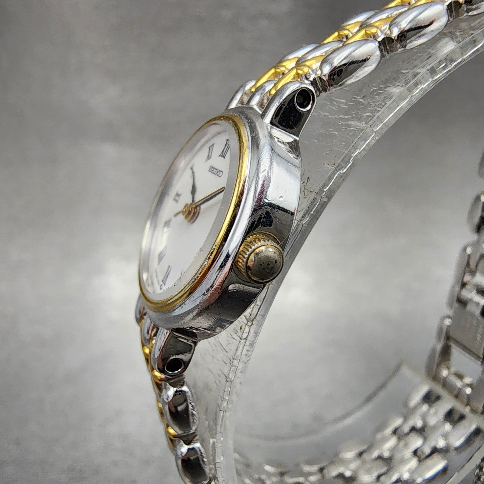 Seiko Watch Women 20mm White Dial Two Tone Round 1f210a30 New Battery2