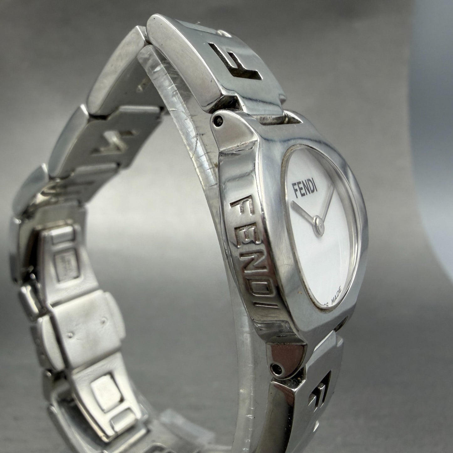 Fendi 3050L Watch Women 24mm White Dial Steel Round Swiss New Battery3