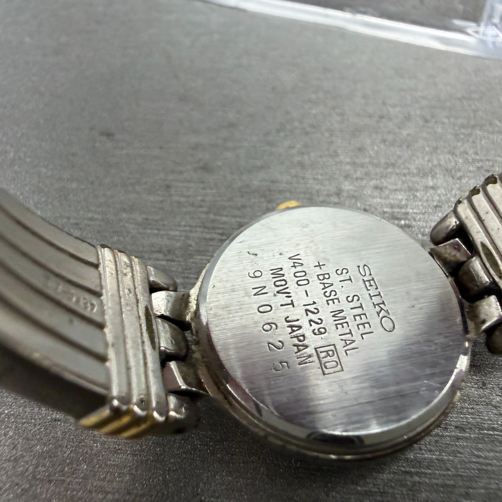 Seiko Watch Women 21mm White Dial Two Tone Round V400-1229 New Battery Vintage9