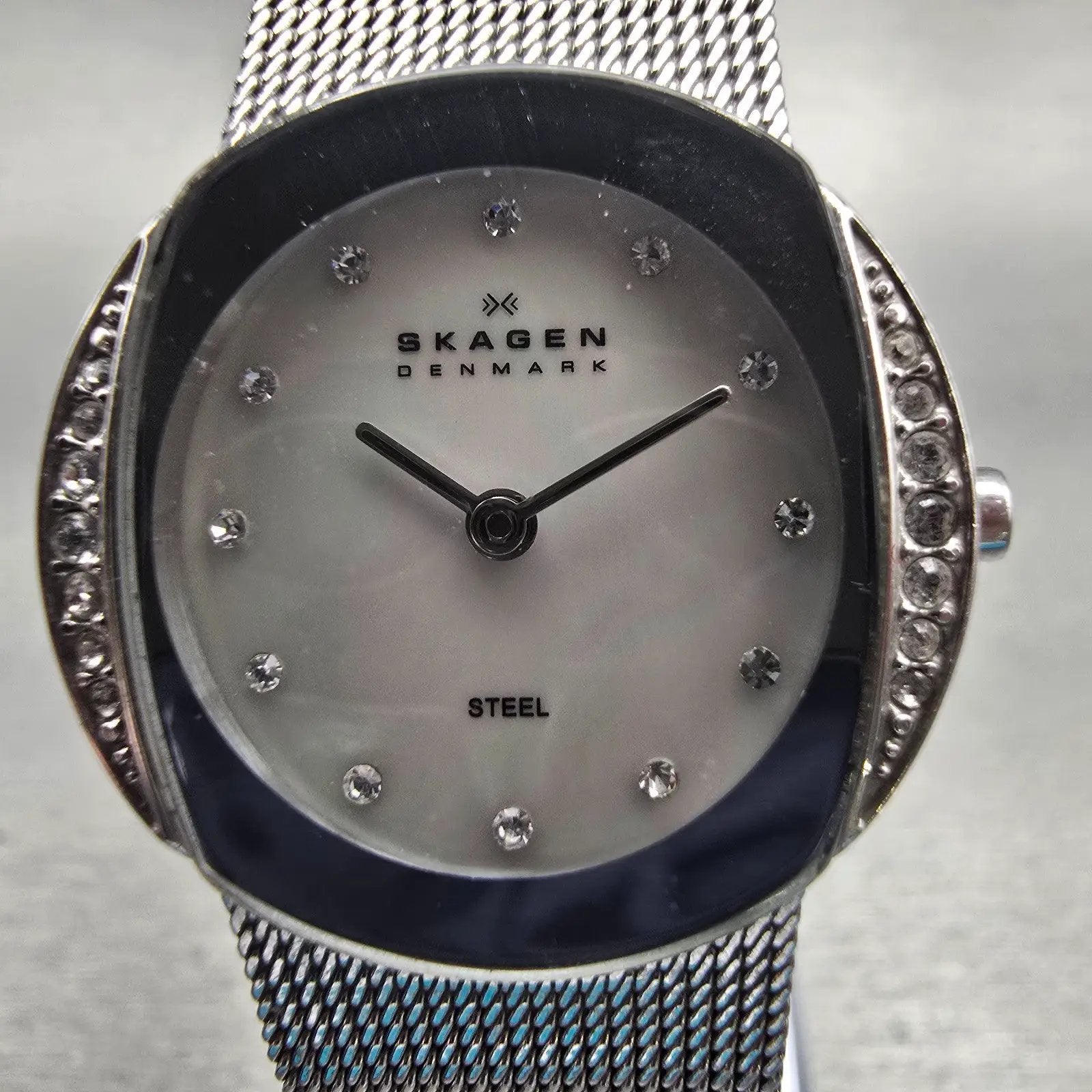 Skagen Watch Women 26mm MOP Dial Silver Tone Crystals Round 689SSS New Battery1