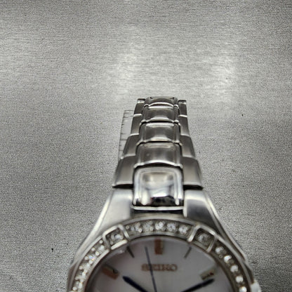 Seiko Solar Watch Women 31mm MOP Dial Silver Dial Date Round V137-0ca0 Runs