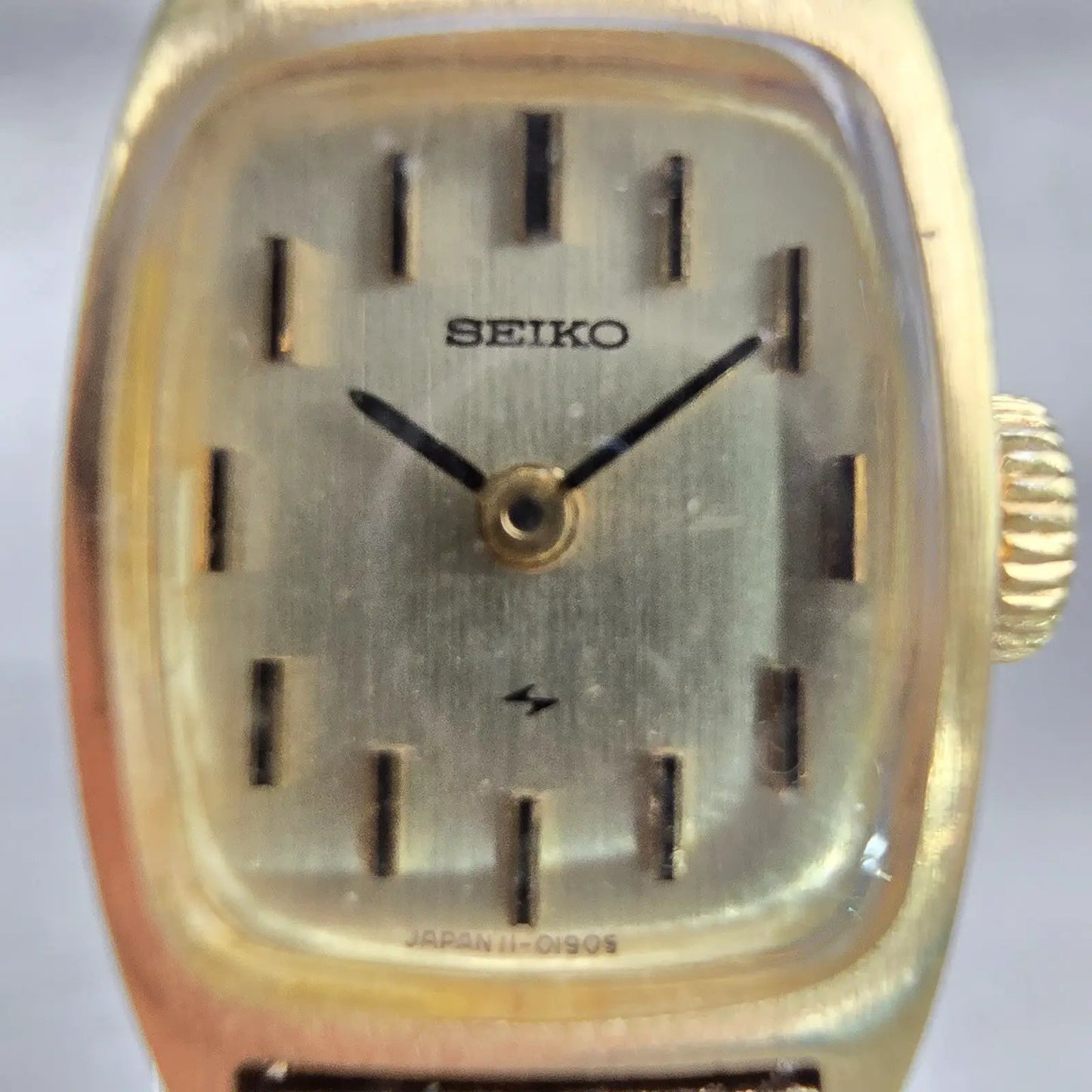 Seiko Watch Women 15mm Gold Dial Gold Tone Oval 11-3089 VTG Mechanical Works1