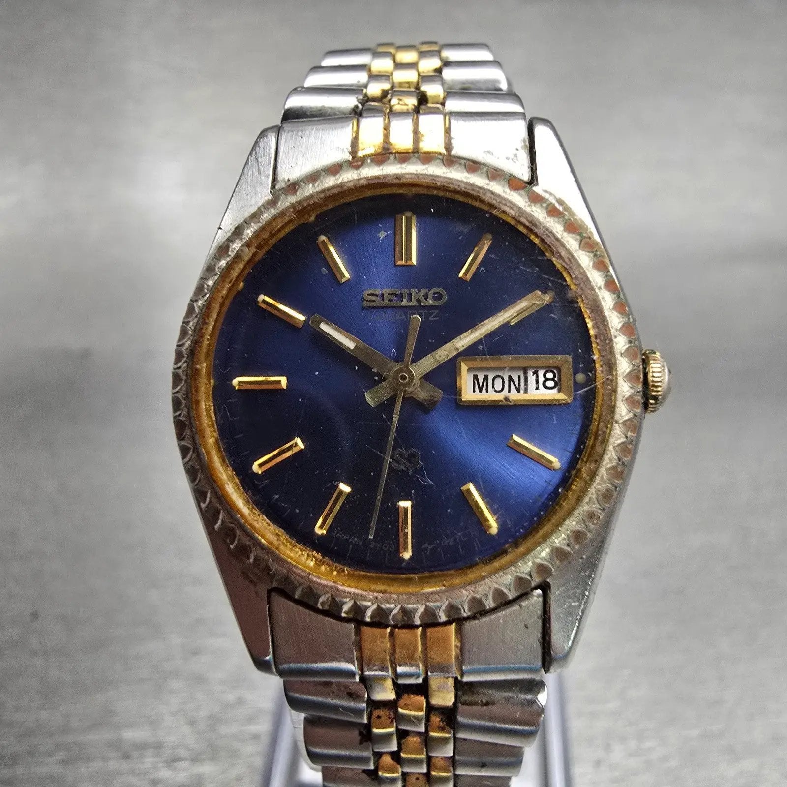 Seiko SQ Watch Women 25mm Blue Dial Two Tone Daydate Round 3Y03-0169 New Battery0