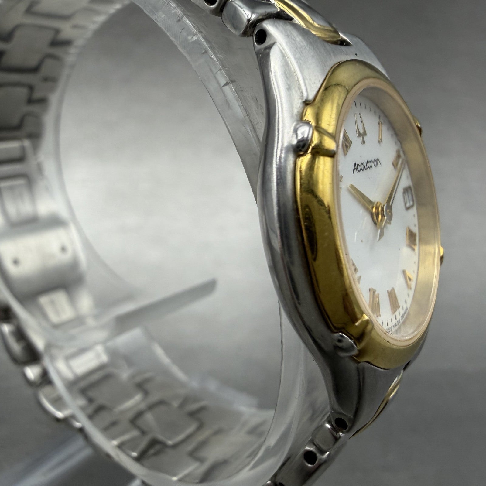 Bulova Accutron Watch Women 26mm White Dial Two Tone Date 28M04 New Batt READ!!!4