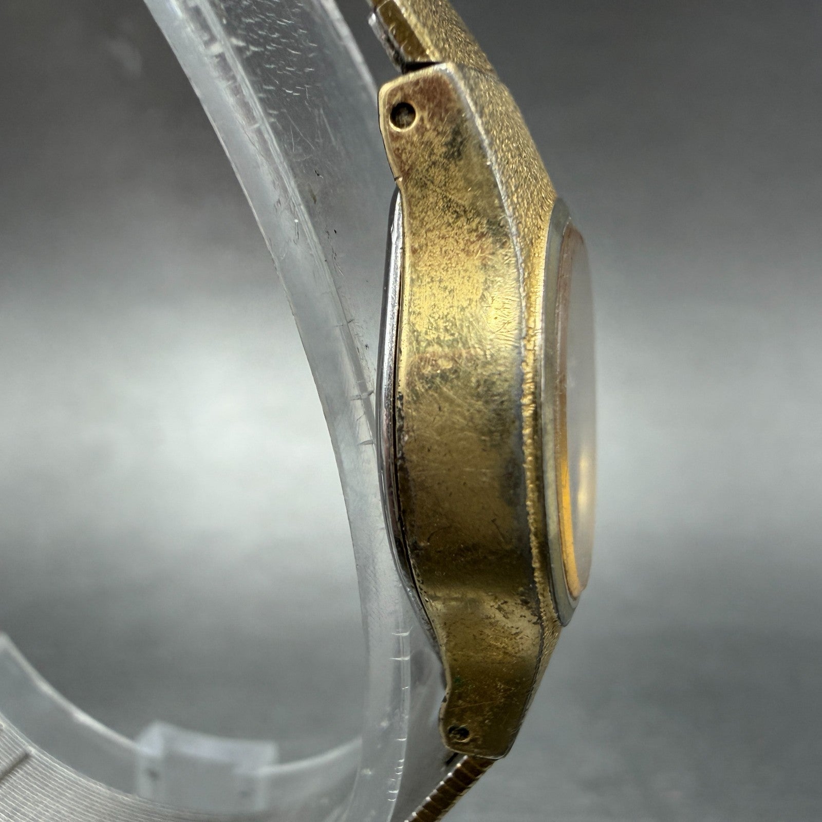 Seiko Watch Women 20mm Black Dial Gold Tone Round 8Y21-0020 New Battery Vintage3