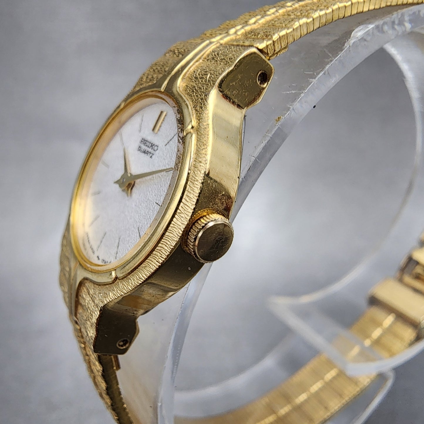 Seiko Watch Women 19mm Silver Dial Gold Tone Round 2y000180 New Battery2