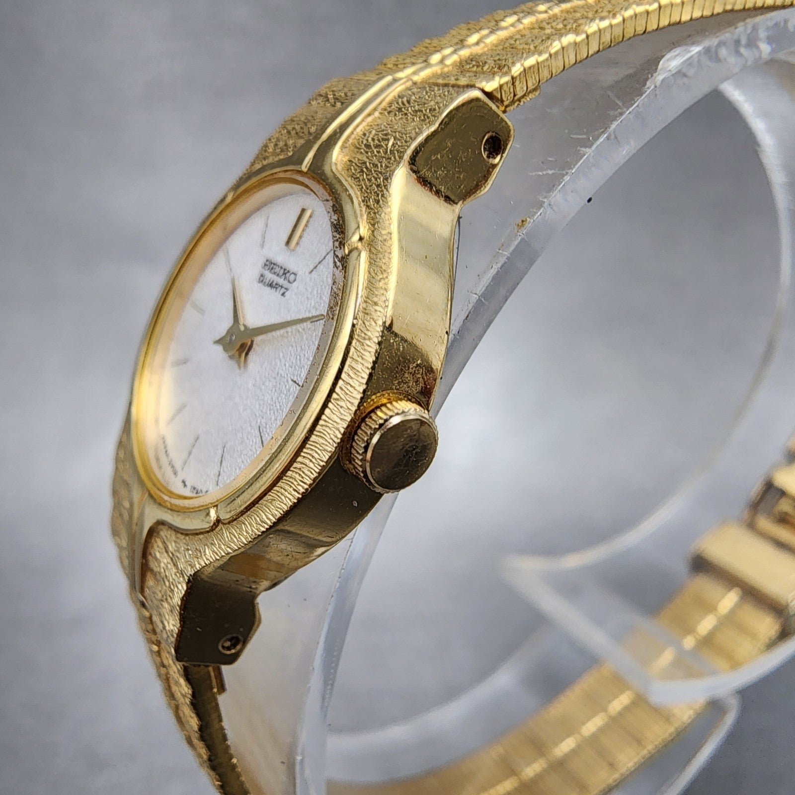 Seiko Watch Women 19mm Silver Dial Gold Tone Round 2y000180 New Battery2