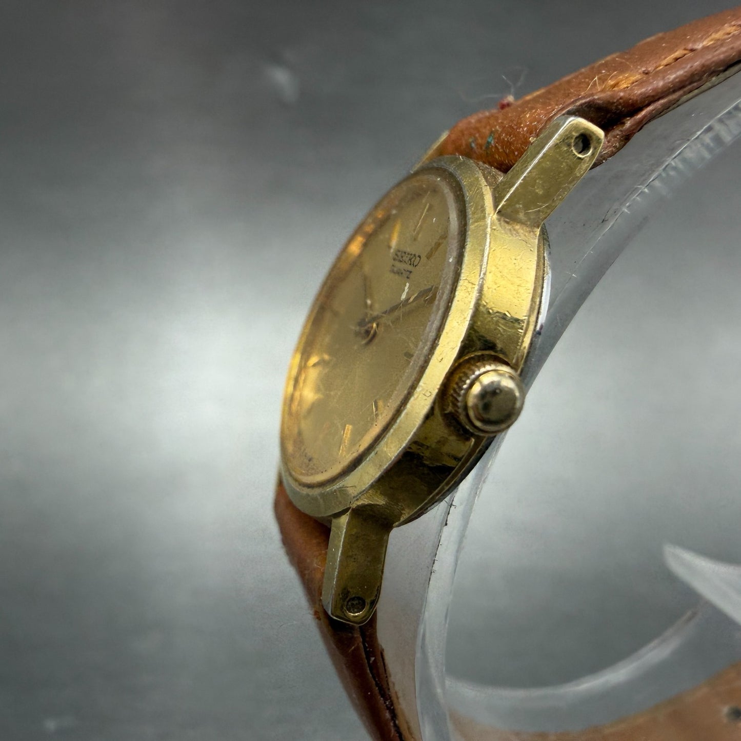 Seiko Watch Women 20mm Champagne Dial Gold Tone Round 2P20-0A10 New Battery VTG2