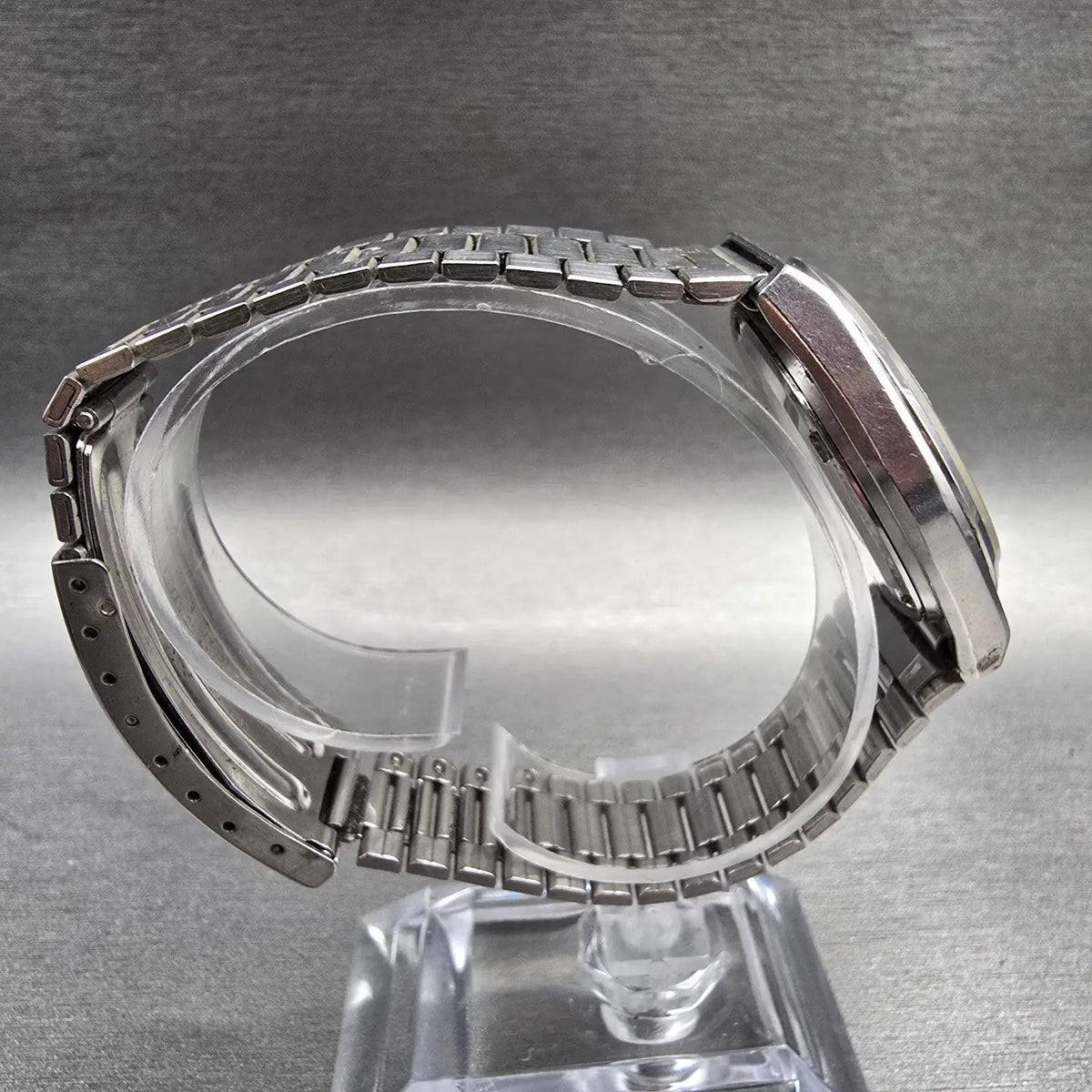 Seiko SQ Watch Men 35mm White Dial Silver Daydate Round 8223-8029 Chevron NewBat8