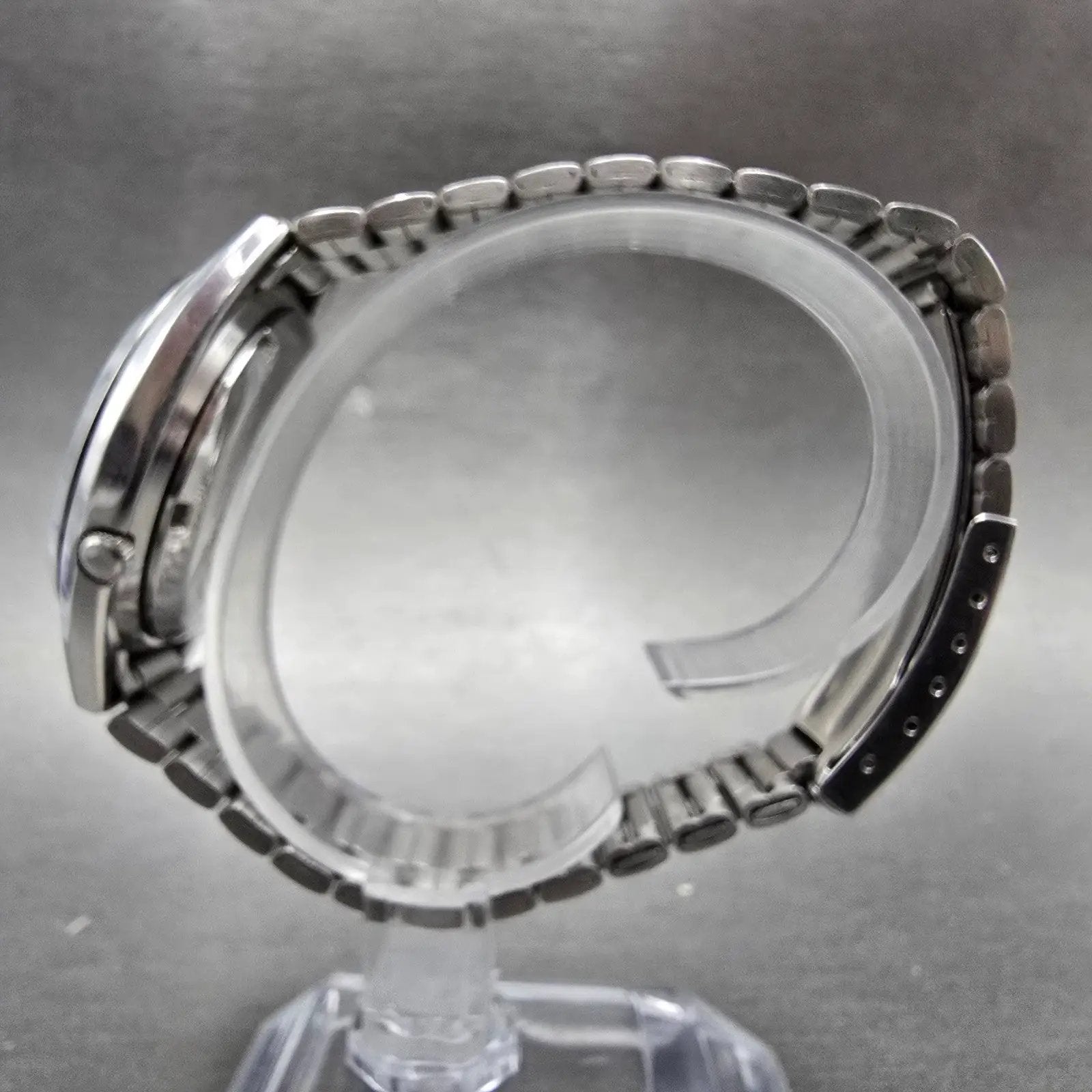 Seiko 5 Automatic Watch Men 37mm Silver Dial Silver Tone Daydate 7S26-3040 Runs7