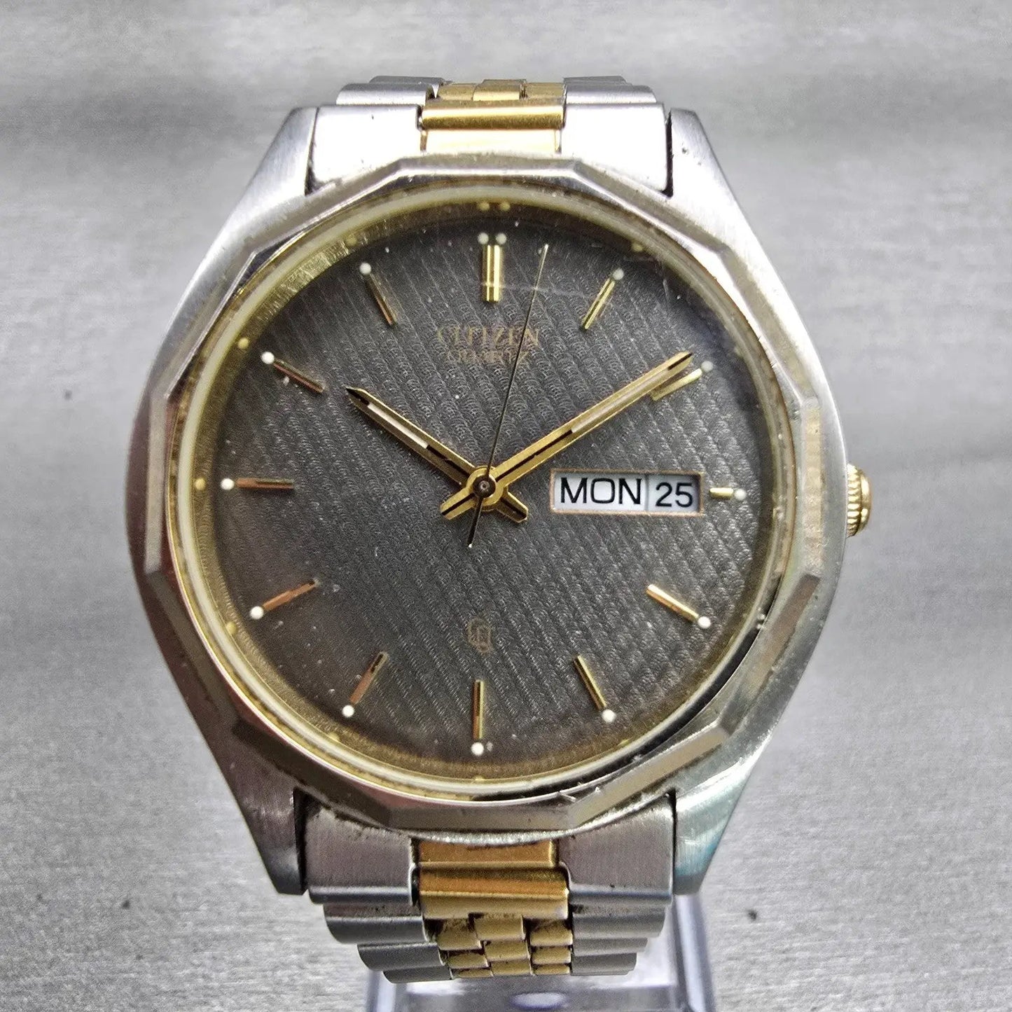 Citizen CQ Watch Men 35mm Gray Dial Two Tone Daydate Round 6100-S17276 New Batt0