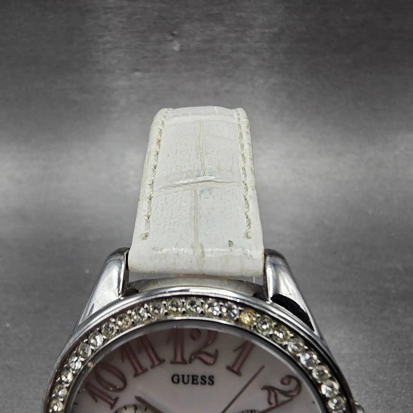 Guess Watch Women 36mm White Dial Silver Tone Daydate Round G86021L New Battery4