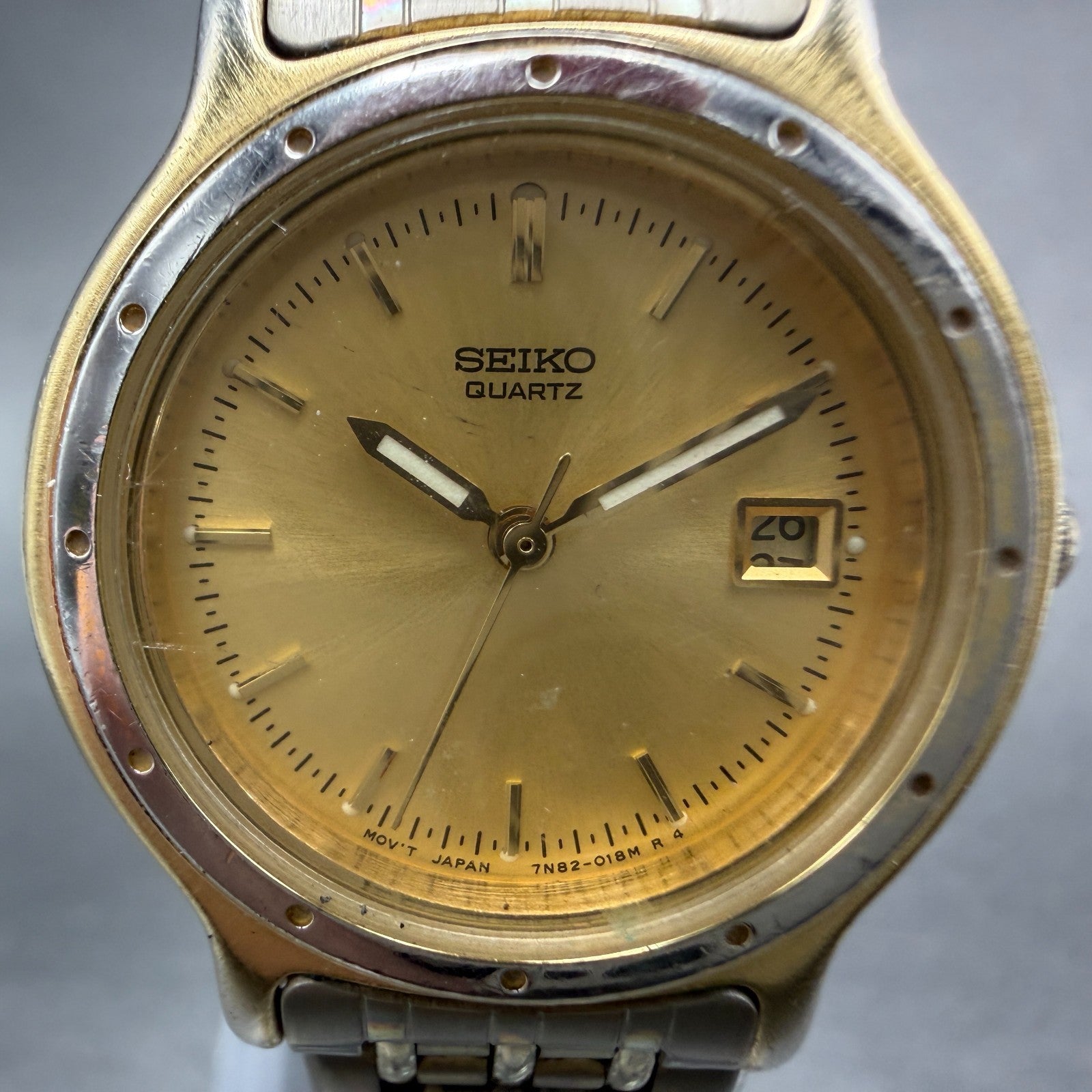 Seiko Watch Women 27mm Champagne Dial Gold Tone Date Round 7N82-0131 New Battery1