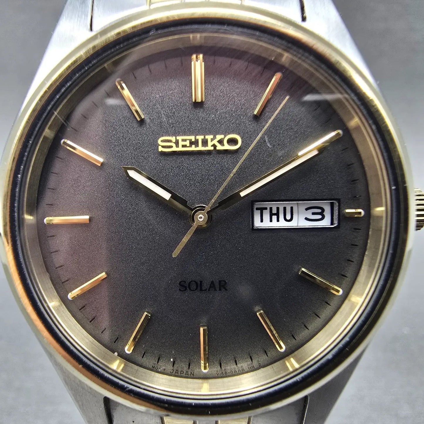 Seiko Solar Watch Men 37mm Gray Dial Two Tone Daydate Round V158-0AA0 Runs HJJK1