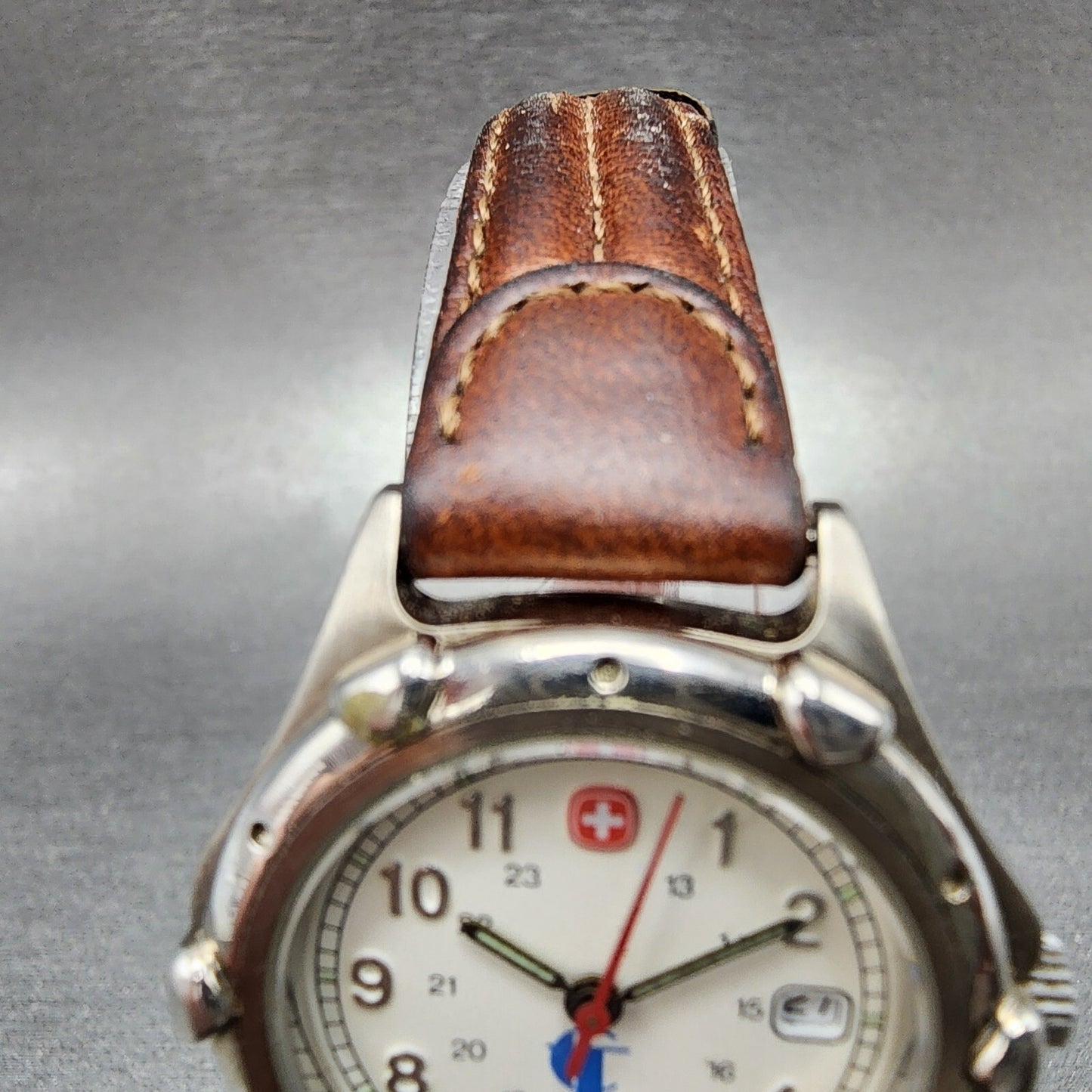 Wenger SAK Design Watch Women 29mm White Dial Silver Tone Date Round New Battery