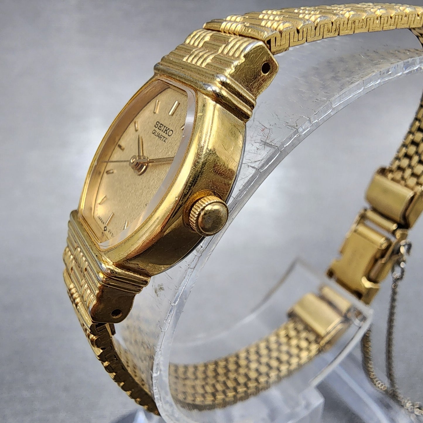 Seiko Watch Women 17mm Champagne Dial Gold Tone Oval 2y015c19 New battery2