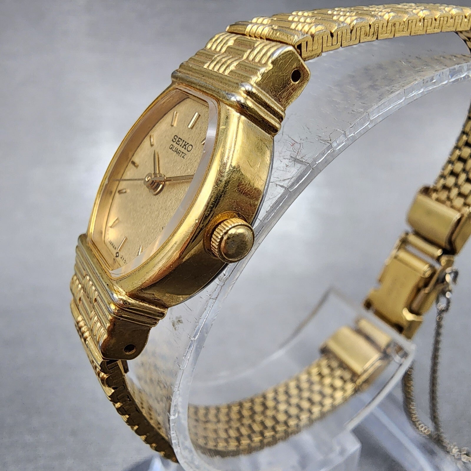 Seiko Watch Women 17mm Champagne Dial Gold Tone Oval 2y015c19 New battery2