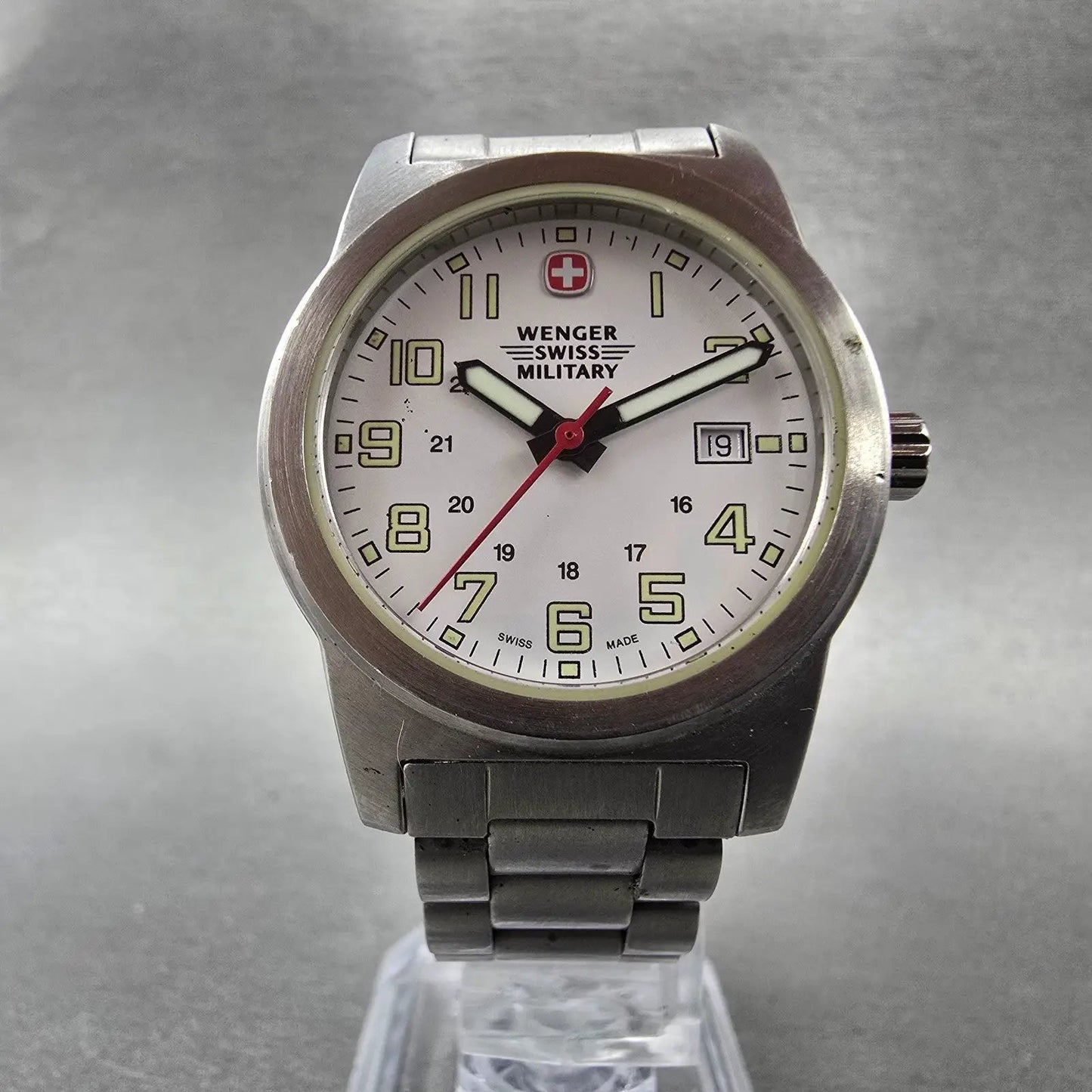 Wenger Swiss Military Watch Women 31mm White Dial Silver Tone Date 7292XZ NewBat5