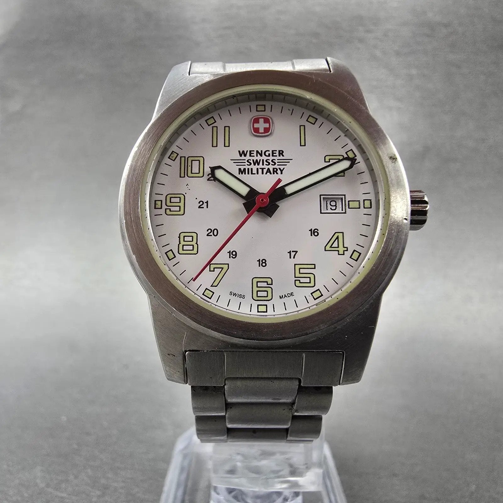 Wenger Swiss Military Watch Women 31mm White Dial Silver Tone Date 7292XZ NewBat5