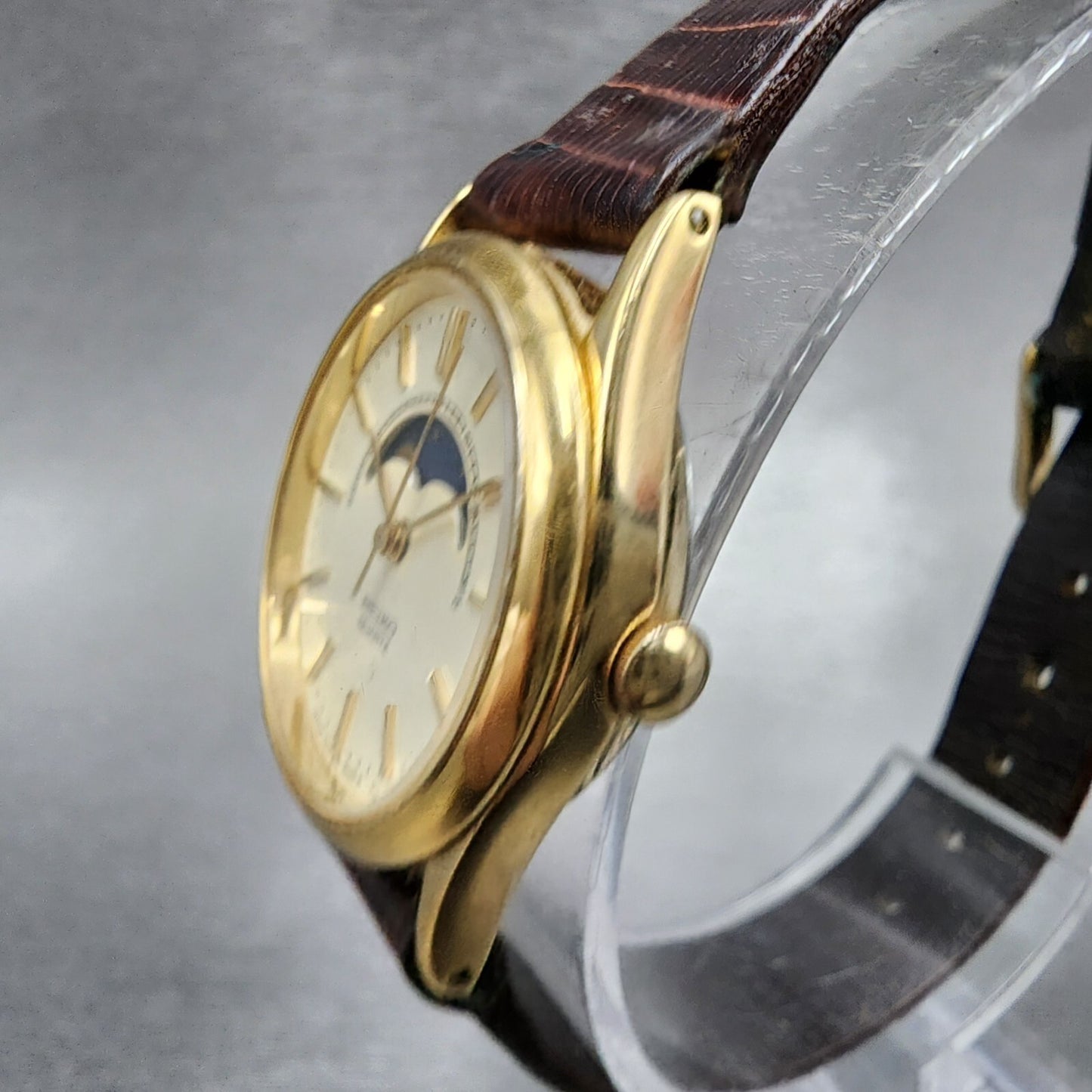 Seiko Moonphase Watch Women 25mm Champange Dial Gold Tone 2A240048 New Battery2