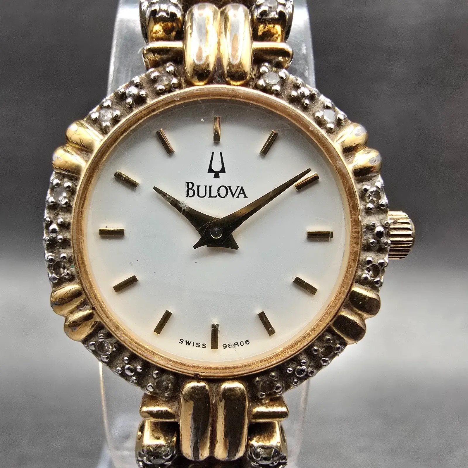 Bulova Watch Women 21mm White Dial Gold Tone Gemmed Round 98R06 New Battery1