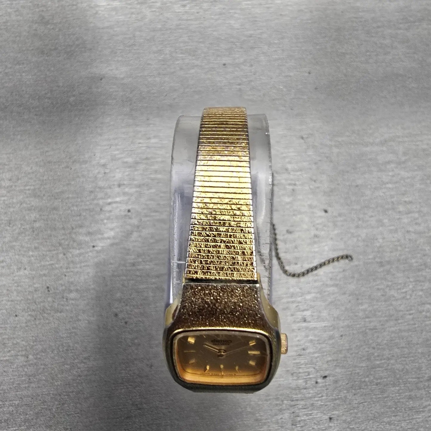 Seiko Watch Women 18mm Champagne Dial Gold Tone Rectangle 2320-5269 New Battery4
