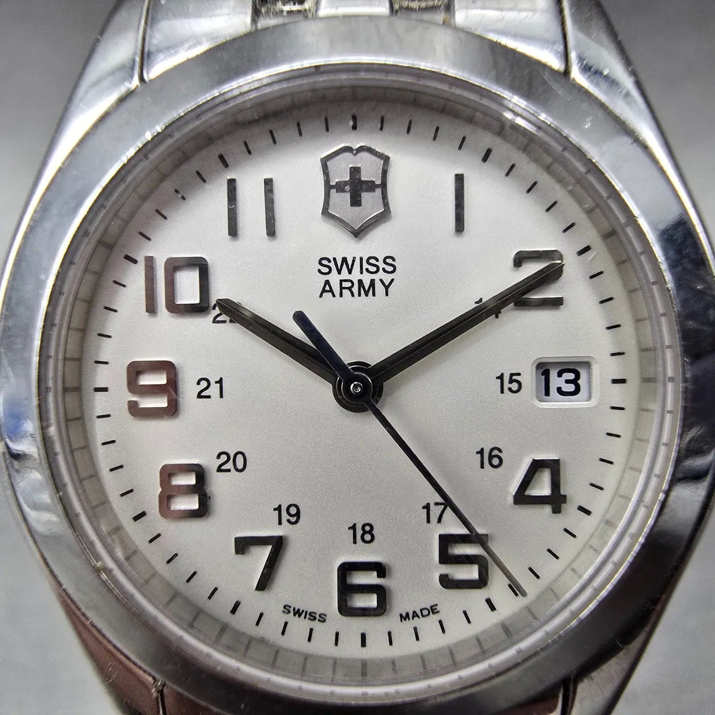 Victorinox Swiss Army Alliance Watch Women 28mm Silver Dial Steel Date New Batt1
