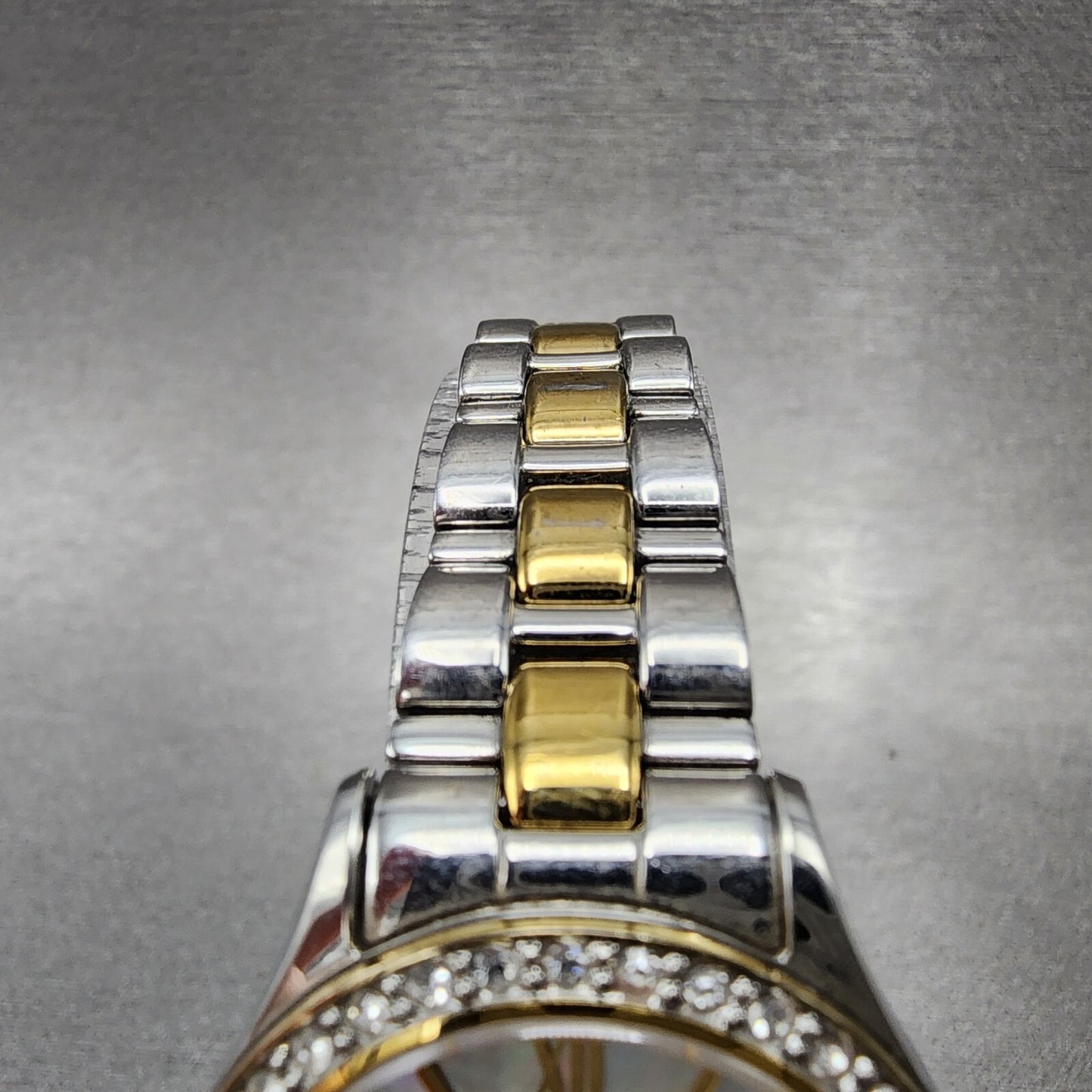 Seiko Solar Watch Women 28mm MOP Dial Two Tone Date Round V1370aa0 Runs4