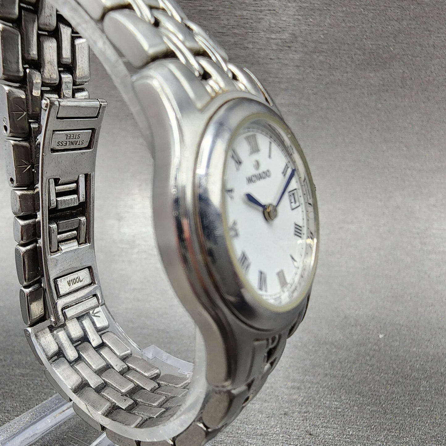 Movado Watch Women 26mm White Dial Steel Date Round 84E60850 New Battery3