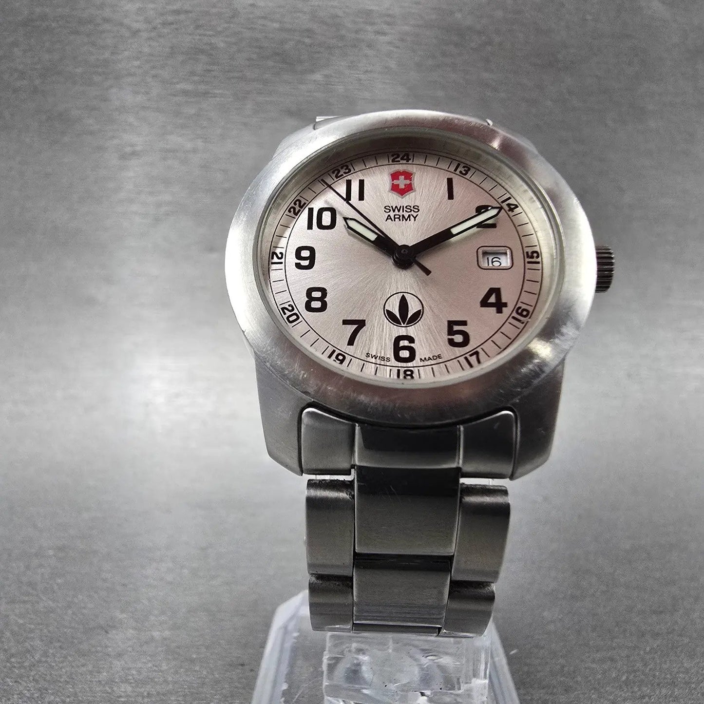 Victorinox Swiss Army Field Watch Women 30mm Silver Dial Steel Date New Battery5