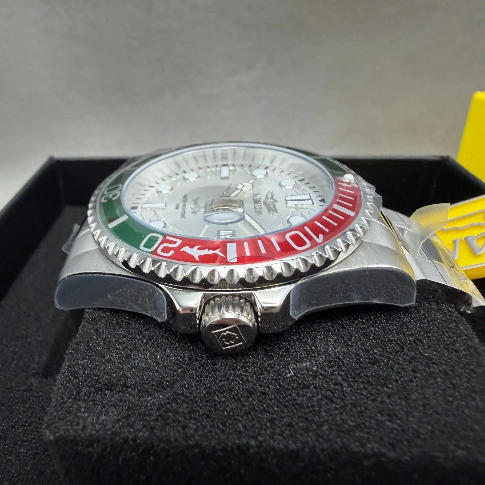 Invicta Pro Diver Watch Men 43mm Silver Dial Steel Date Round Red Green 447145
