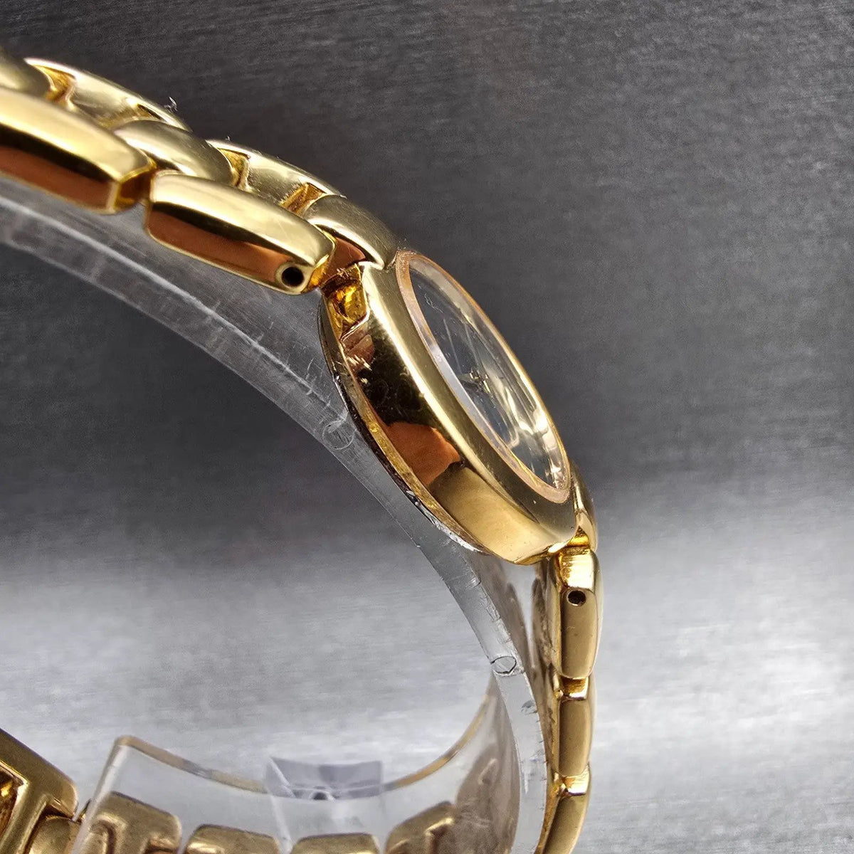 Seiko Watch Women 21mm MOP Dial Gold Tone Round 1N00-0G59 New Battery Vintage JP3