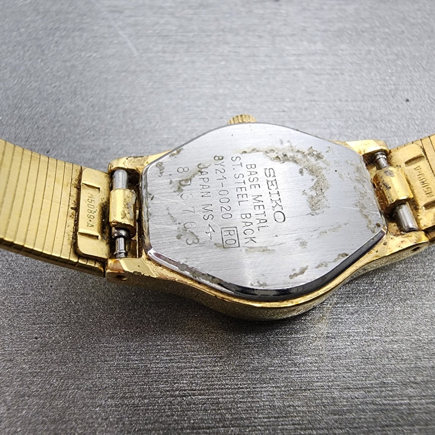 Seiko Watch Women 20mm Champagne Dial Gold Tone Round 8Y210020 New Battery9