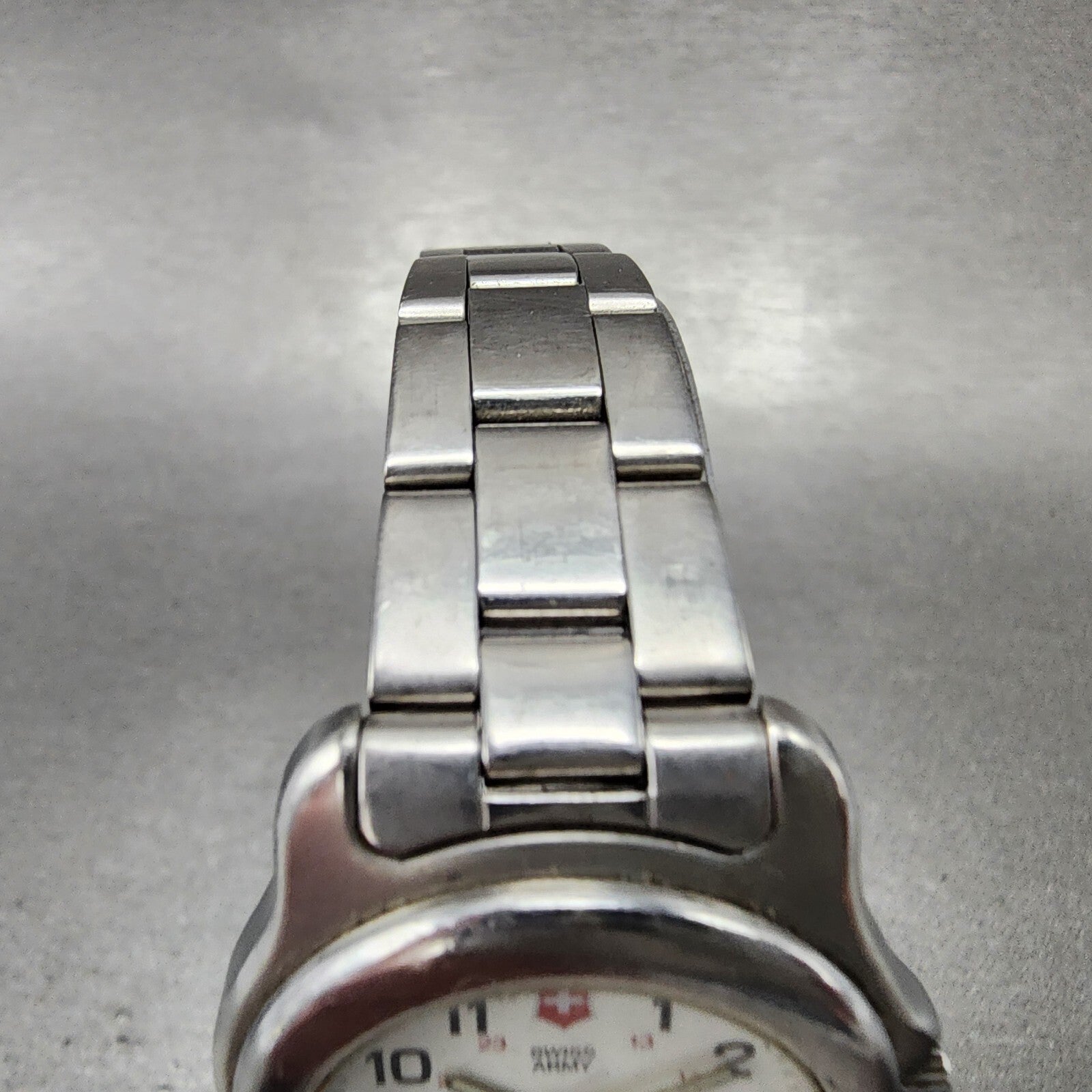 Victorinox Swiss Army Officer Watch Women 30mm White Dial Silver Tone Date Runs4