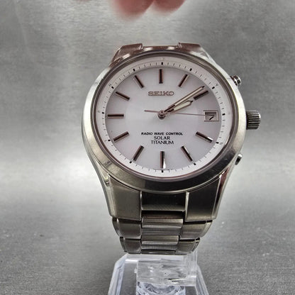 Seiko Atomic Solar Watch Men 39mm White Dial Titanium Date Round 7B42-0AN0 PARTS11