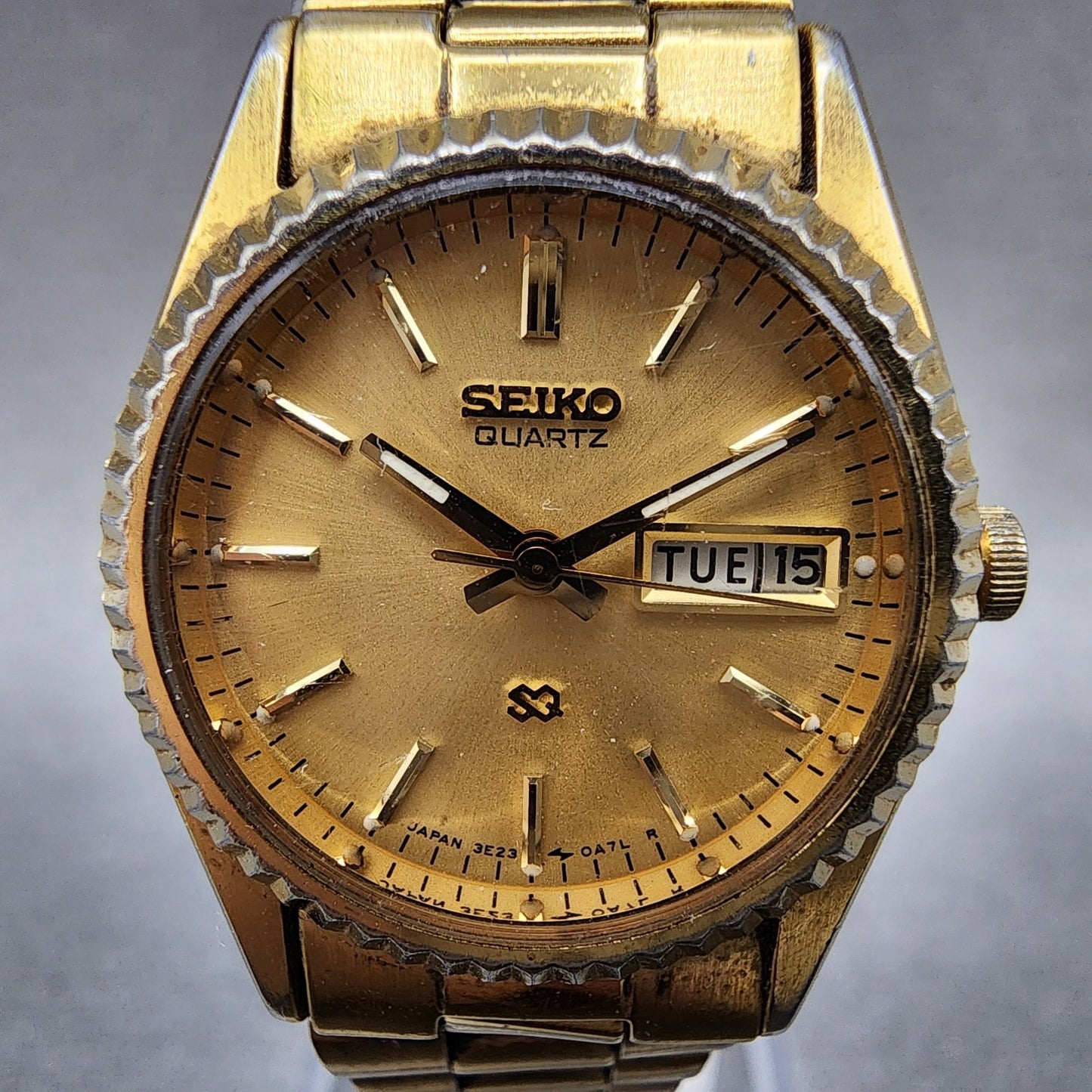 Seiko SQ Watch Women 24mm Gold Dial Gold Tone Daydate Round 3E230A60 NewBattery1